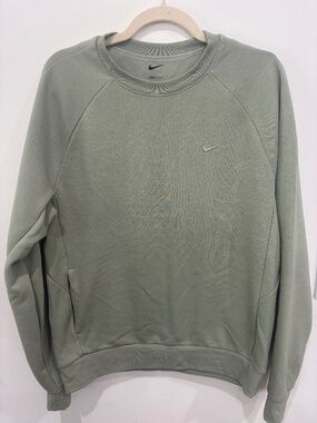 Nike Men's Primary Dri-FIT UV Versatile sweatshirt features a sage green color a